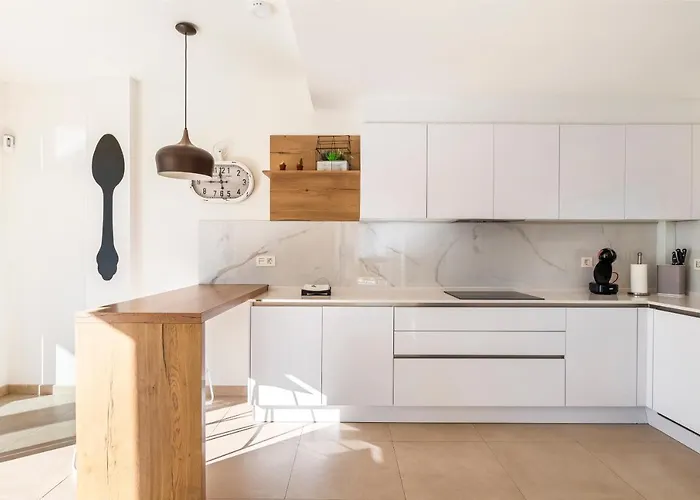 Oasis Buddha Garden By Sunkeyrents アデヘ